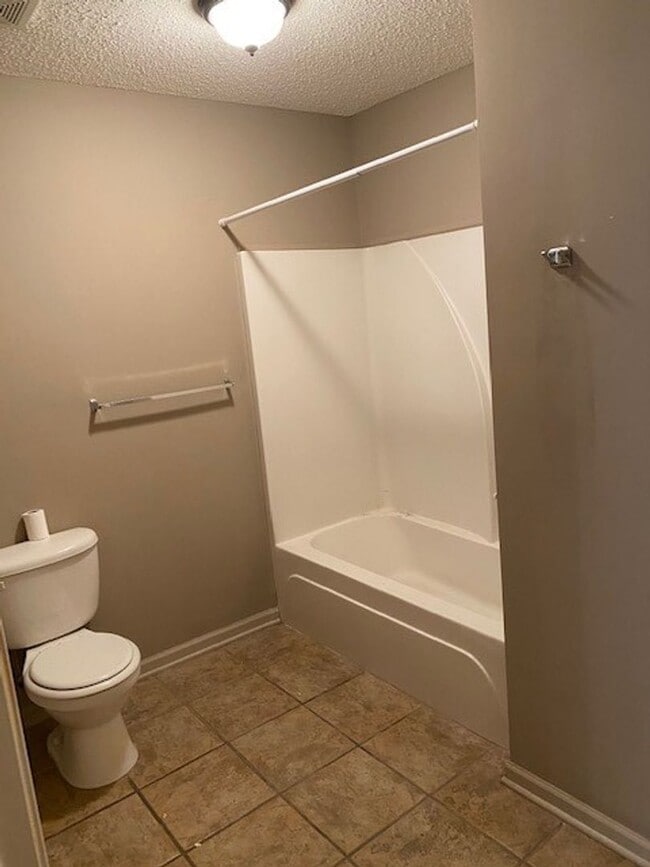 Building Photo - Cozy 2 Bed 2 Bath Condo Available Fall 2025!