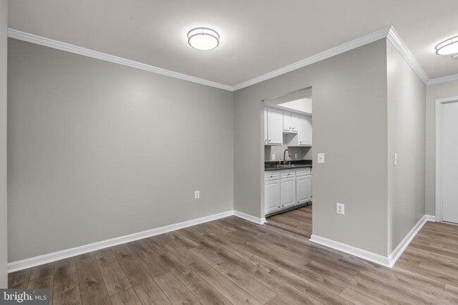 Building Photo - 18302 Streamside Dr