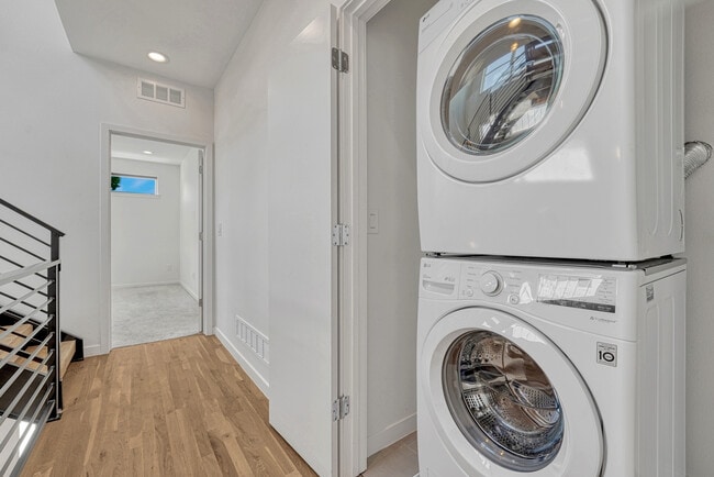 Building Photo - 1231 Newton St