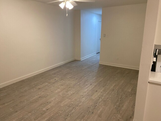 Building Photo - Samuelson Properties 3 (2408 Burleson Ct)