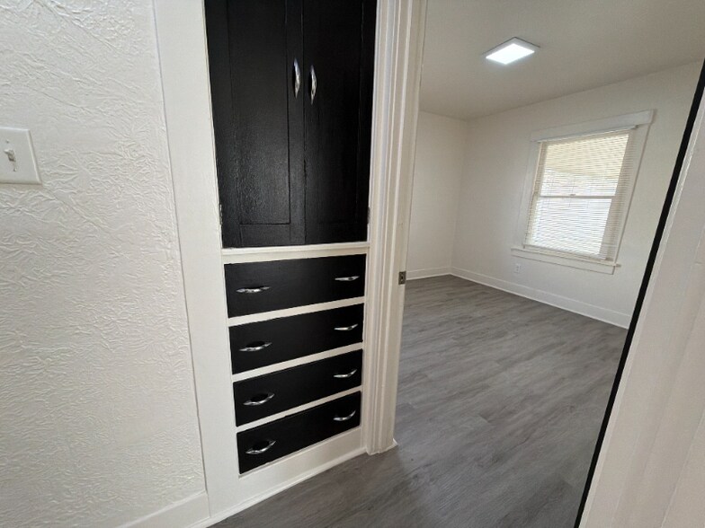 Building Photo - 2731 7th Ave