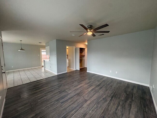 Building Photo - 400 Lakeside Dr