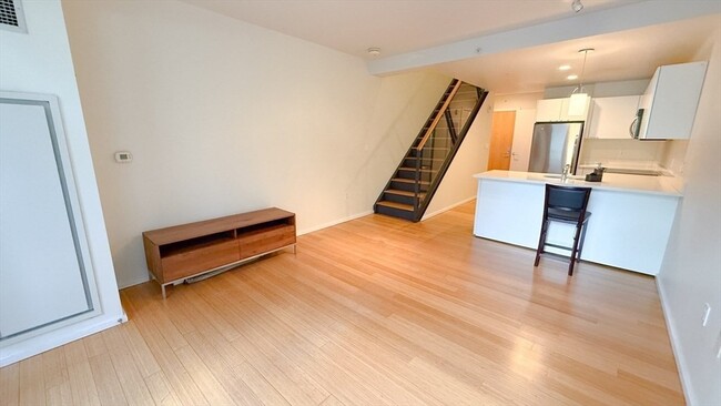 Building Photo - 2 Earhart St