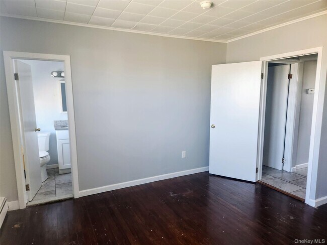 Building Photo - 776 Montauk Hwy
