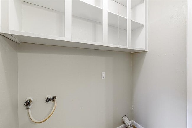 Building Photo - 102 Butlers Ct