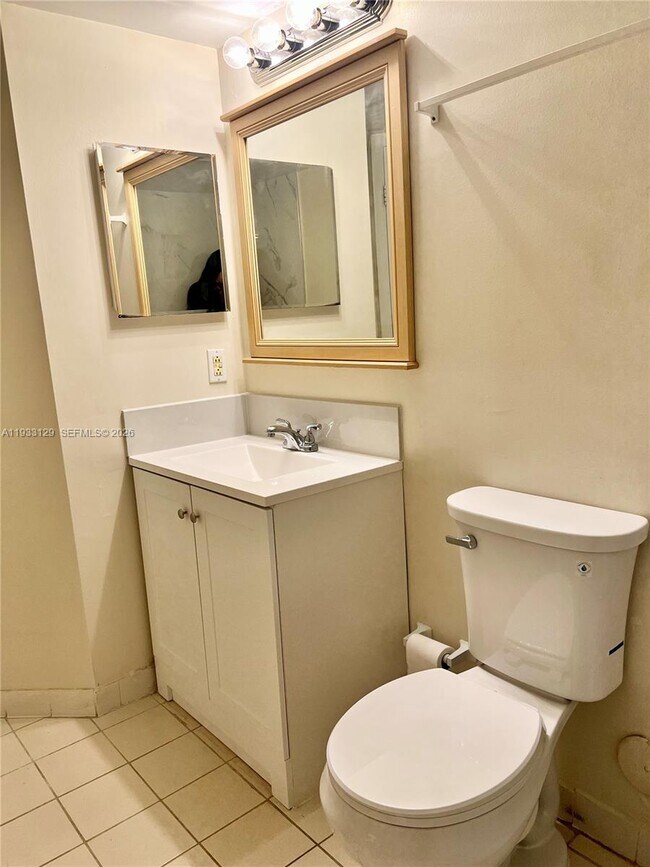 Building Photo - 1133 Coral Club Dr