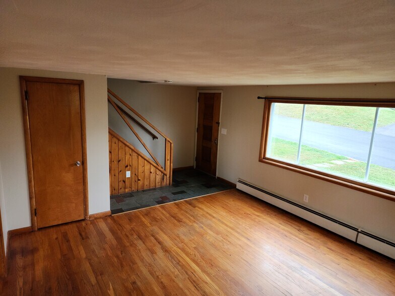 Building Photo - 601 Zimmer Ave