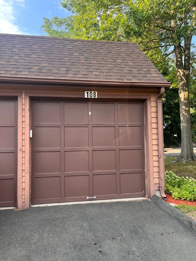 Building Photo - 108 Cedar Knolls Dr