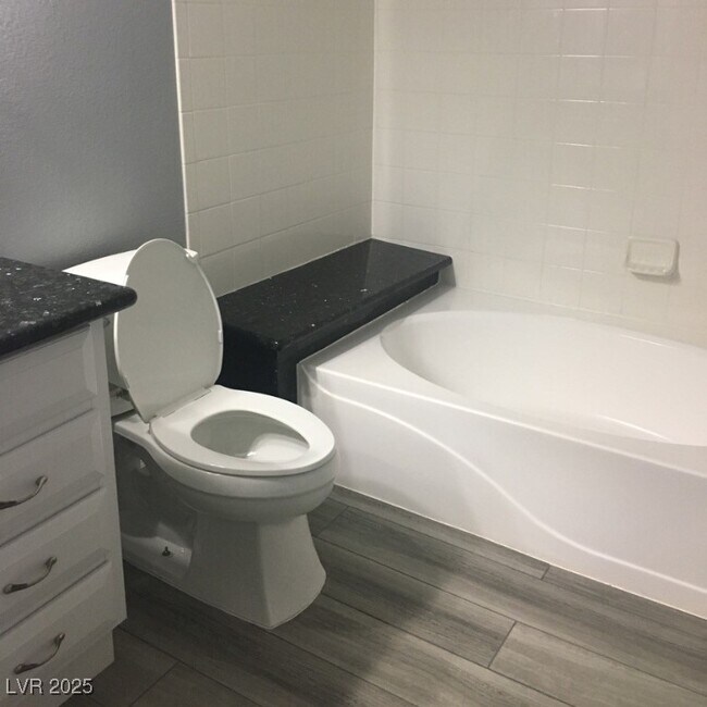 Building Photo - 950 Seven Hills Dr