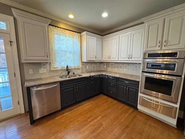 Building Photo - 425 Water Shadow Ln