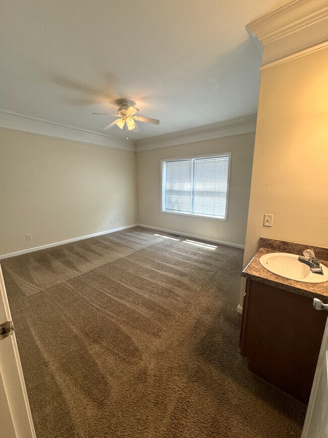 Building Photo - 227 Derby St