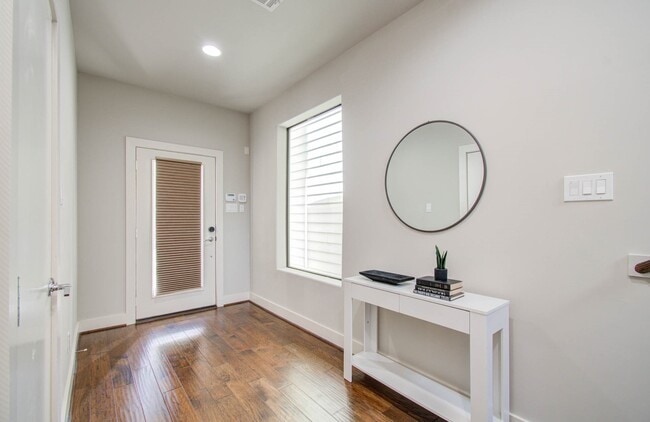 Building Photo - 509 Gregg St