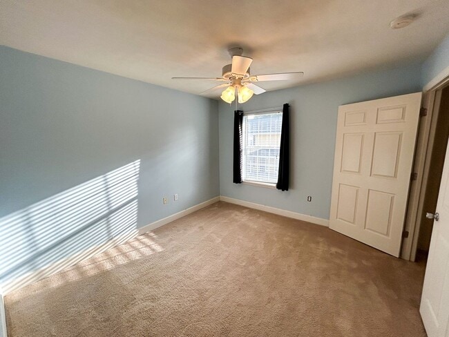 Building Photo - Woods Edge South #130