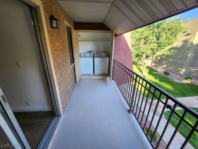 Building Photo - 5081 River Glen Dr