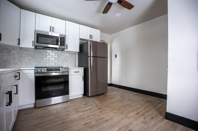 Building Photo - 111 E Garwood Ave