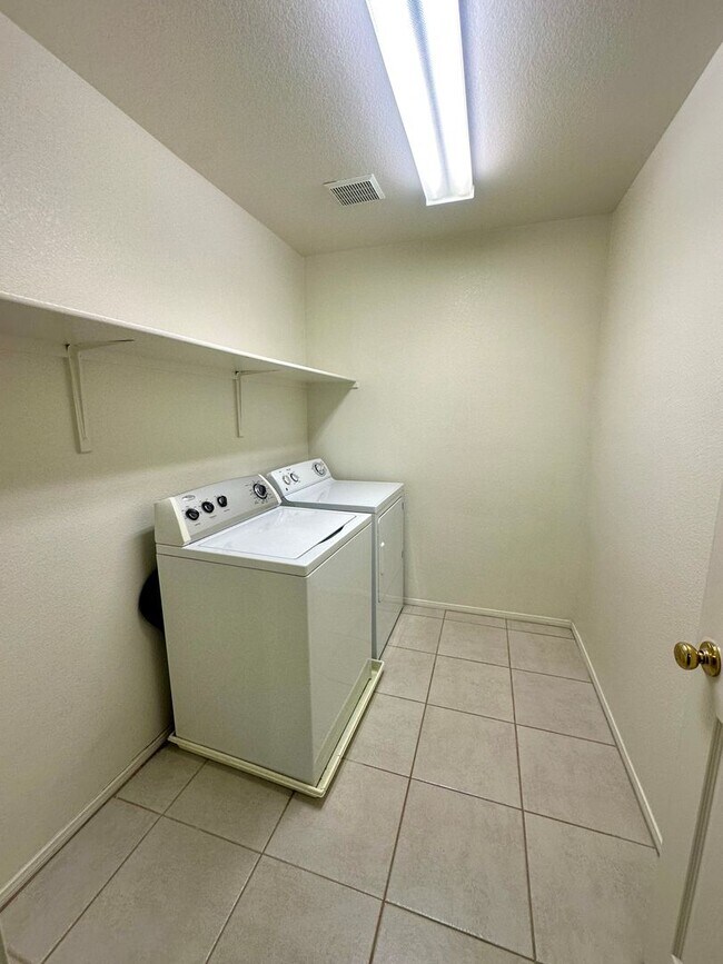 Building Photo - 7607 Pioneer Ranch Ave