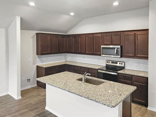 Building Photo - Stylish New Build with Luxury Finishes – M...