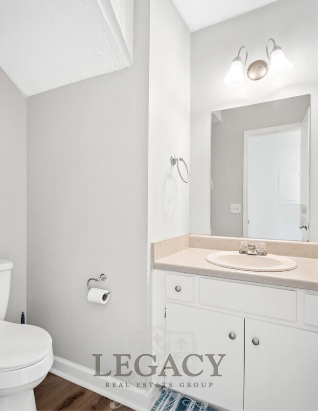 Building Photo - 748 Lake Terrace Dr