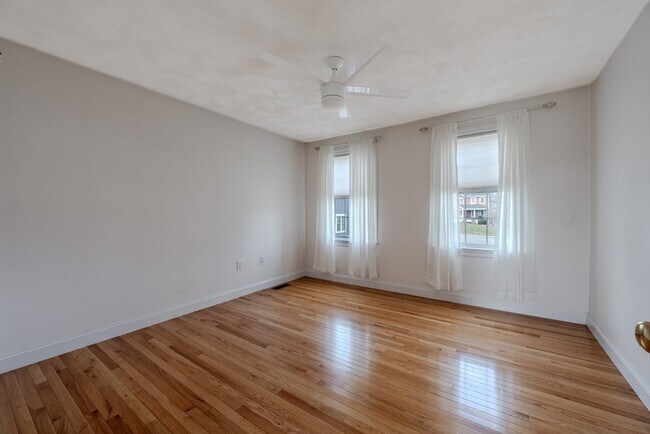 Building Photo - 9 Kettle Way