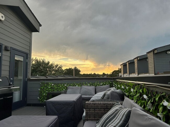 Building Photo - 3735 Kalamath St