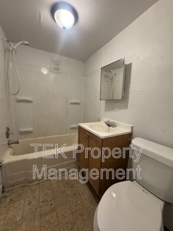 Building Photo - 100-102 Weyl Street