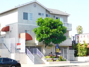 Building Photo - 14826 Magnolia Blvd