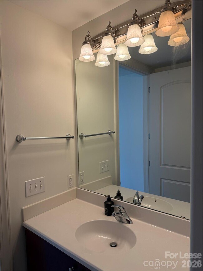 Building Photo - 4620 Piedmont Row Dr