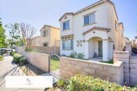 Building Photo - Beautiful 2-story home located in a gated community