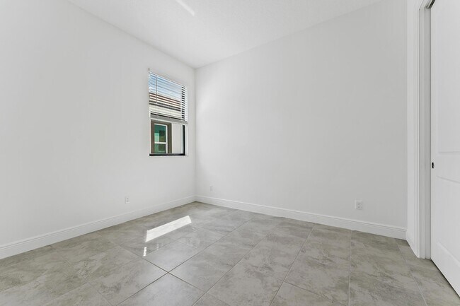 Building Photo - 9333 SW Pepoli Way