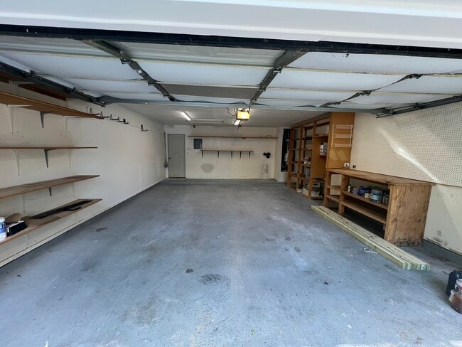 Building Photo - 200 Mountain View Dr