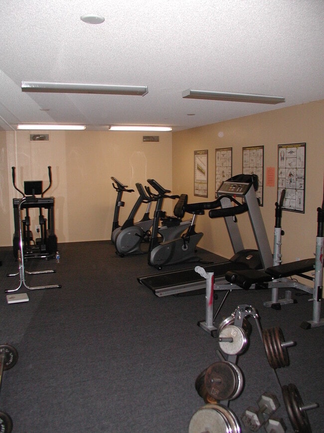 Building Photo - Rancho Mission Villas, 1 Bedroom, 1 Bath,  Community Pool & Spa!