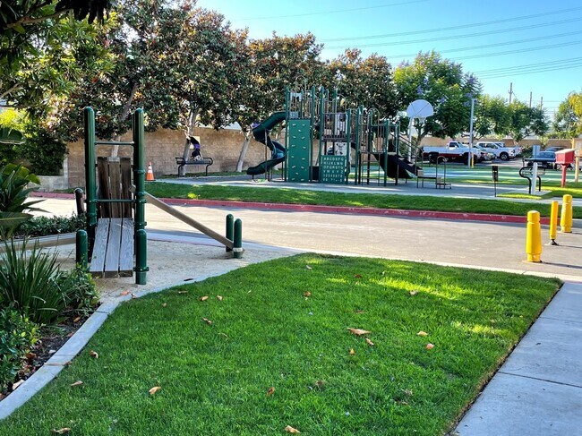 Building Photo - 5401 W 149th Plz