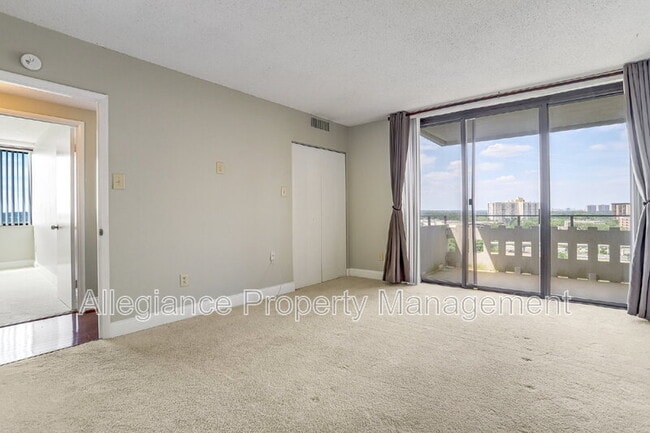 Building Photo - 6301 Stevenson Ave