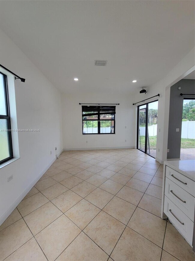 Building Photo - 9136 SW 36th Mnr