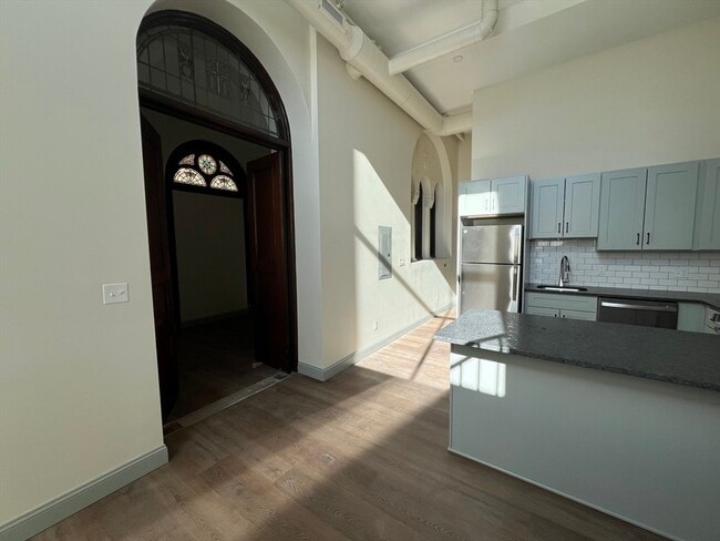 Building Photo - 160 Seabury St