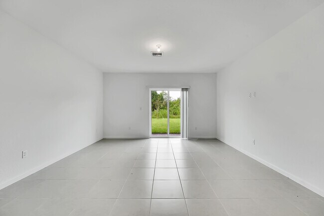 Building Photo - 662 Carlyle Wy