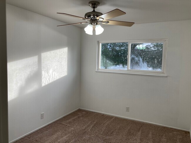 Bedroom #1 - 1737 Ross Cir