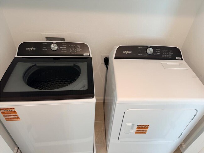 Building Photo - 9948 Red Canoe Aly