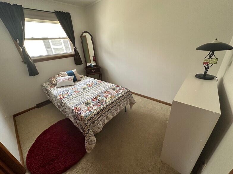 bedroom 2 - 2828 S 11th Pl