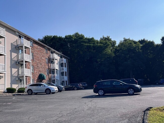 Building Photo - 71 Edgeworth St