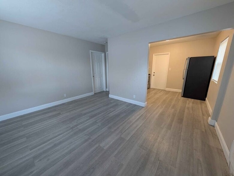 Building Photo - 2300 Douglas St