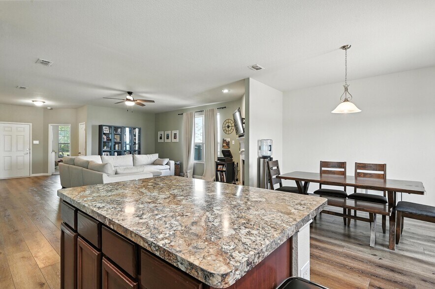 Building Photo - 10525 Wild Meadow Way