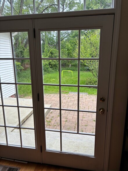 Building Photo - 22325 Fairmount Blvd