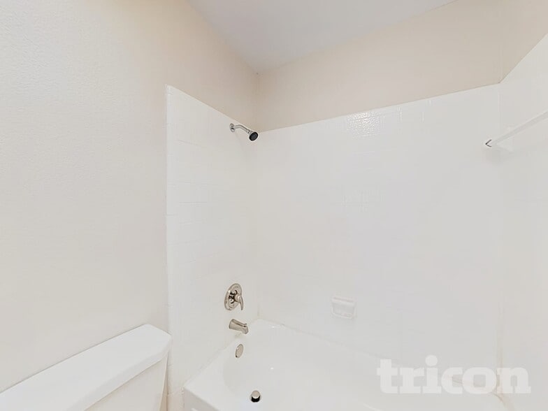 Building Photo - 822 Foxridge Dr