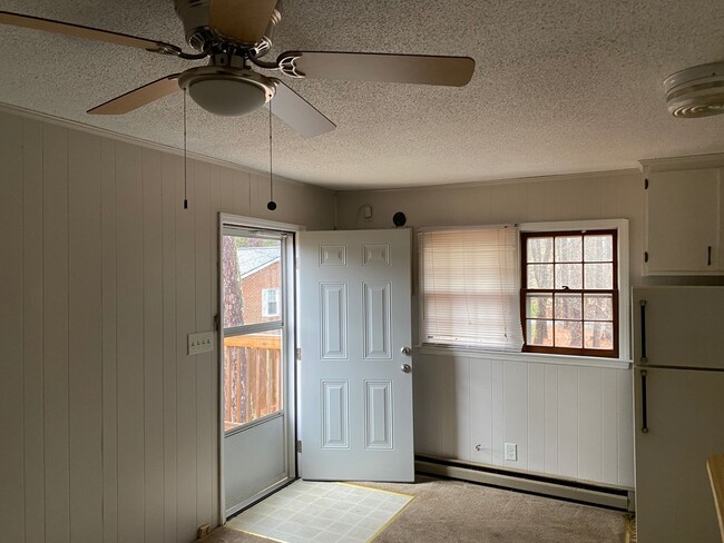 Building Photo - Cute 1-bedroom apartment in Carrboro