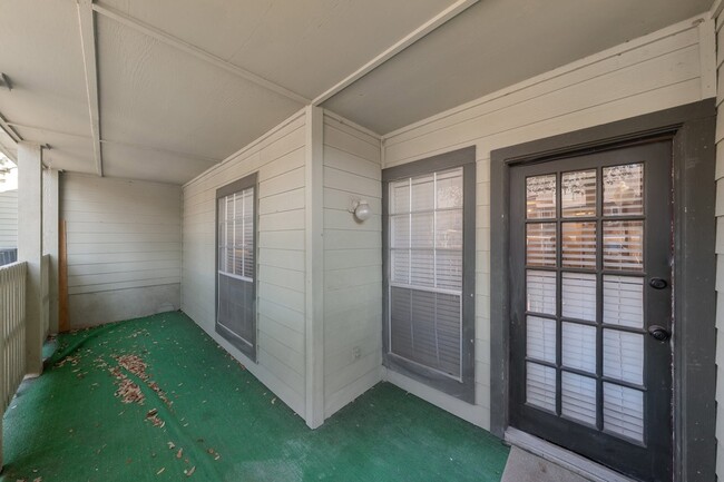 Building Photo - 5981 Arapaho Rd