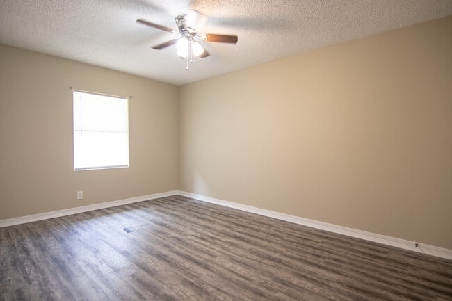 Building Photo - 7817 Walnut Dr