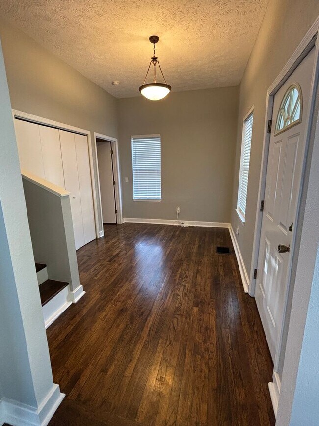 Building Photo - Gorgeous 3 Bed 2 Bath Home Available NOW!!!