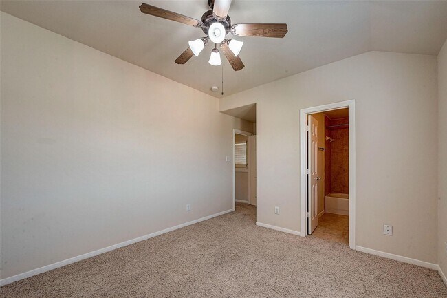 Building Photo - 3302 Clearview Cir