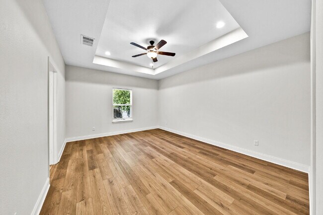 Building Photo - "Charming 3-Bed, 2-Bath Greenville Home with Elegant Granite Countertops!"